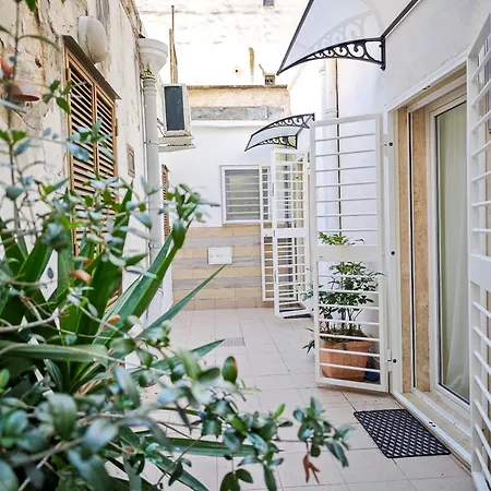 Apartman 13cat Bari
